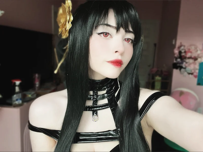 Bonbibonkers OnlyFans cosplay and cleavage photos