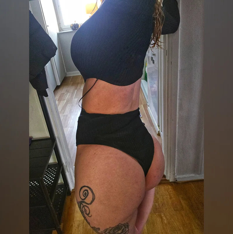 Emma75G OnlyFans creator with body art