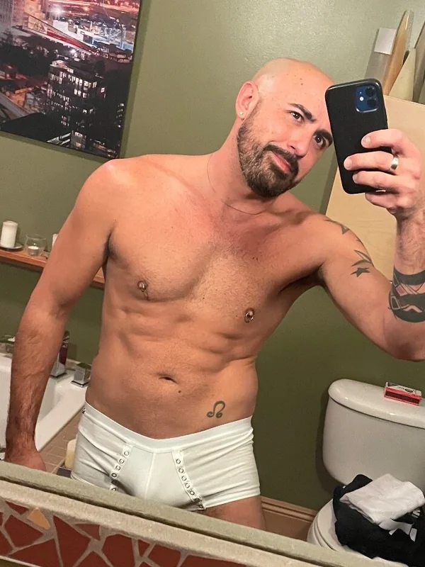 VersBoyz OnlyFans male creator from Ottawa