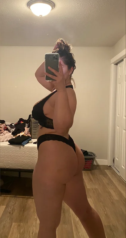 Breezy OnlyFans Curvy Creator