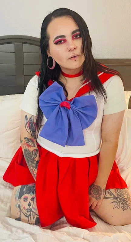 Britaneydropdead OnlyFans thick chick with curves