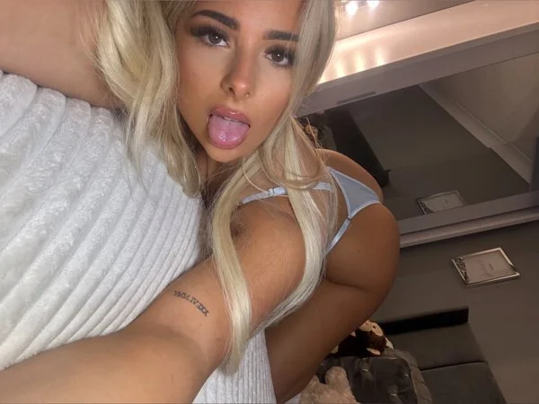 brooke_xox OnlyFans pink obsession