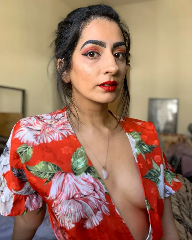 Brownandhairy OnlyFans creator with engaging content