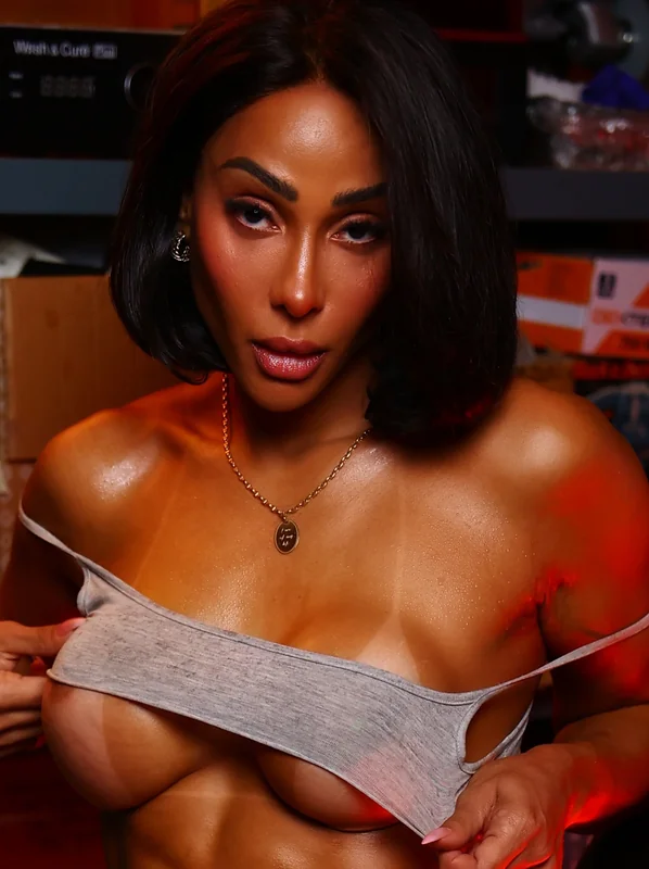 Brunaferreiraof OnlyFans creator with exclusive content