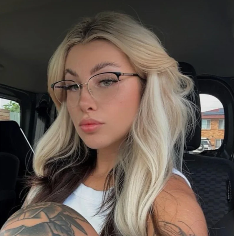 Ren on OnlyFans bug tatted girl