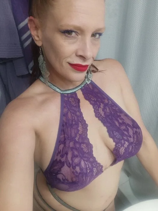 Bunnistarr OnlyFans sexy tattooed redhead