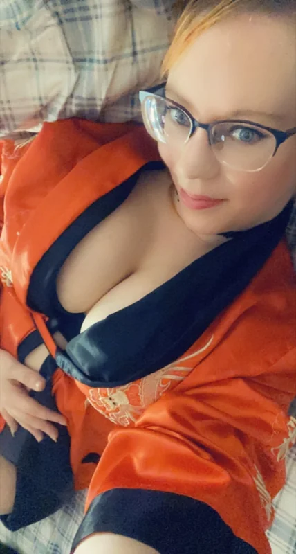 Bustygeek11free OnlyFans creator sharing photos