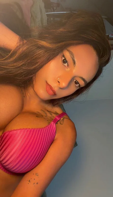 Myra OnlyFans top-rated deepthroat creator