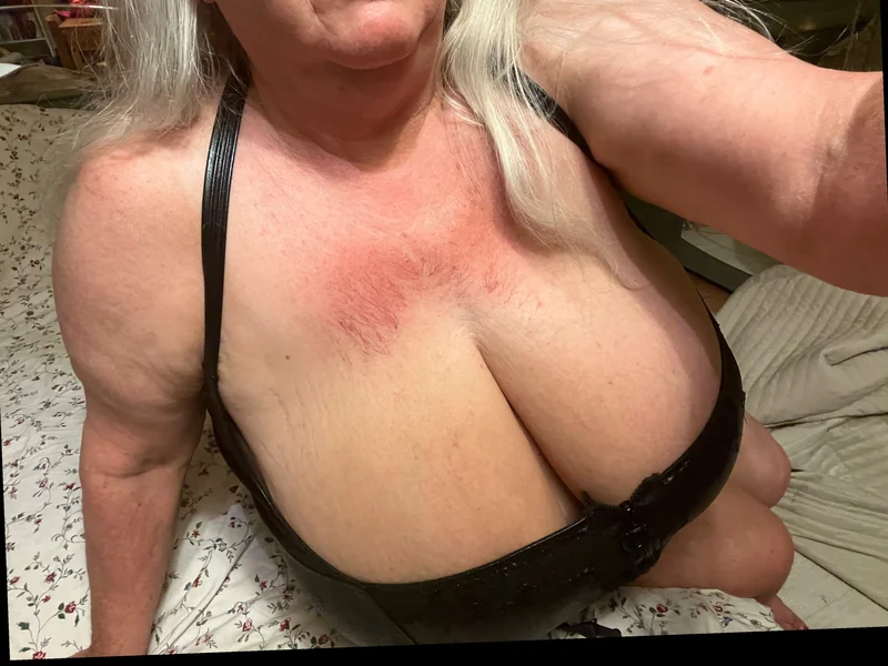 Bustysarita OnlyFans mature creator with big attributes