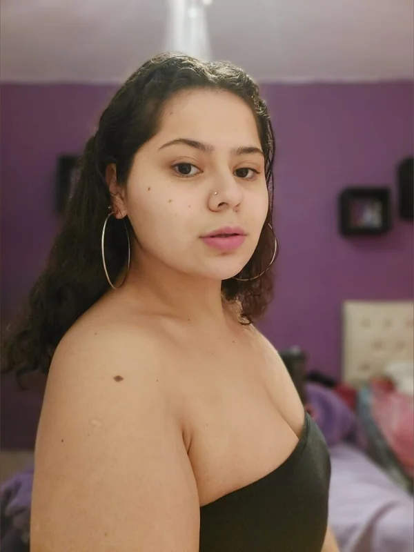 c.a.n.d.e.l.a OnlyFans curvy woman