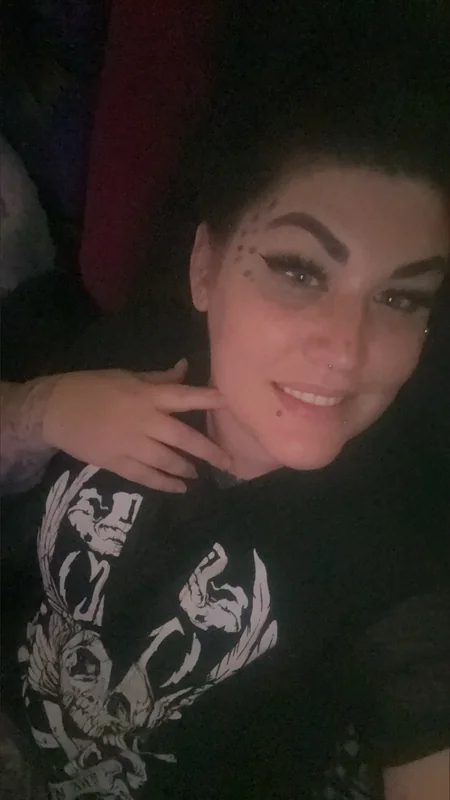 Caitlin OnlyFans tattooed goth creator