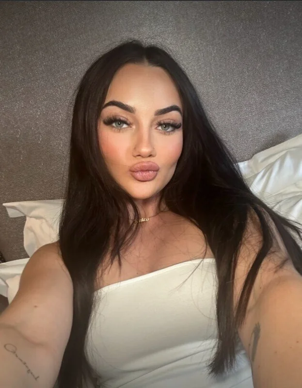 Caitlin 💕 Ahegao Queen 👀 OnlyFans creator with exclusive content.