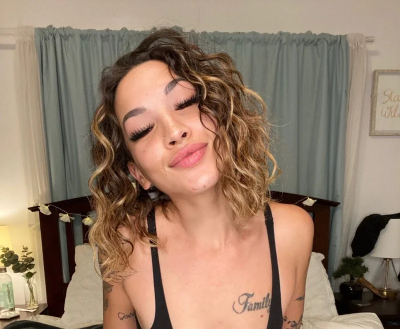 ! OnlyFans creator profile picture