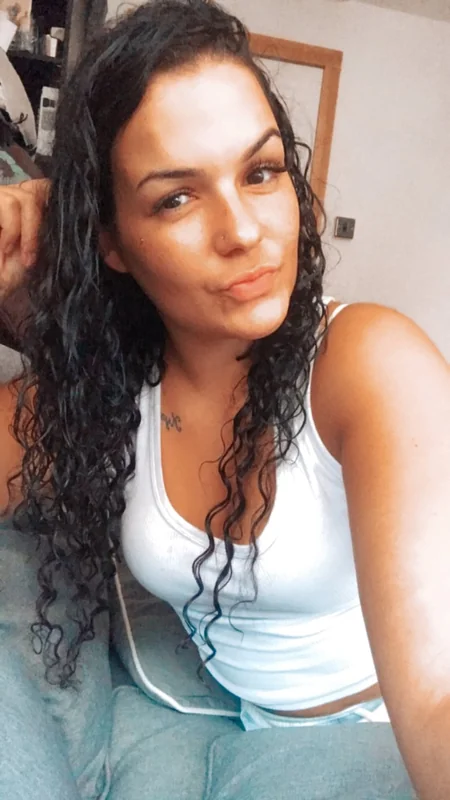 Mimi OnlyFans profile with engaging selfies