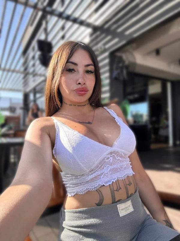 Carolina OnlyFans creator with engaging content