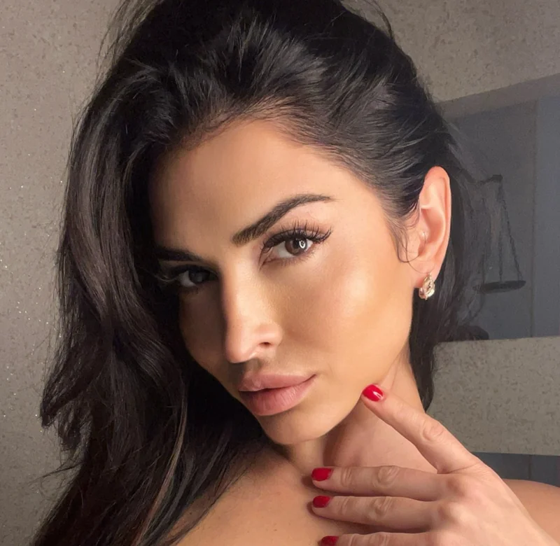 СAROLINA OnlyFans Glam Model