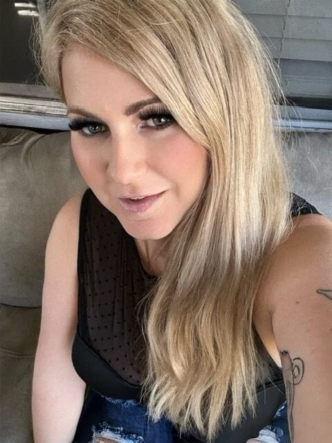 Munica Cooley VIP OnlyFans creator with exclusive content