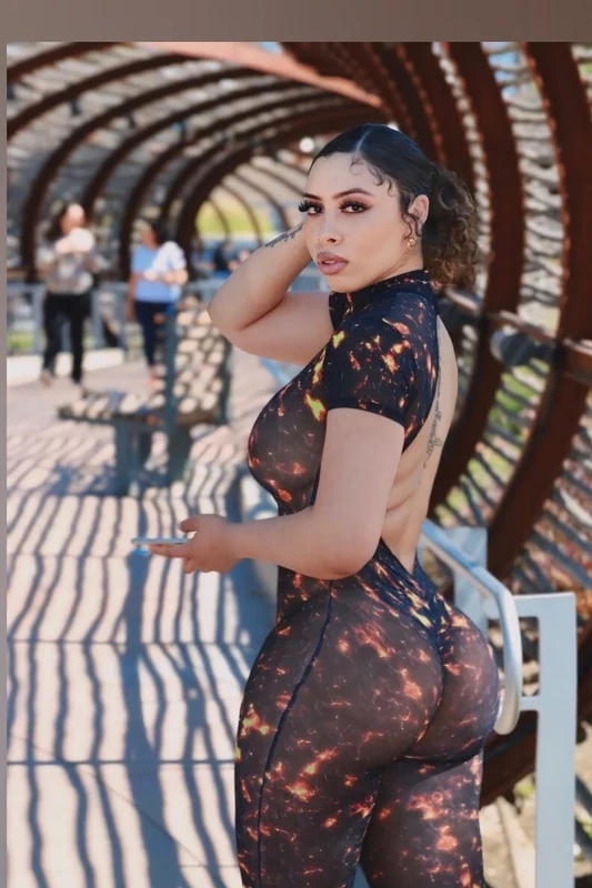 CC.Summerz OnlyFans creator with big assets