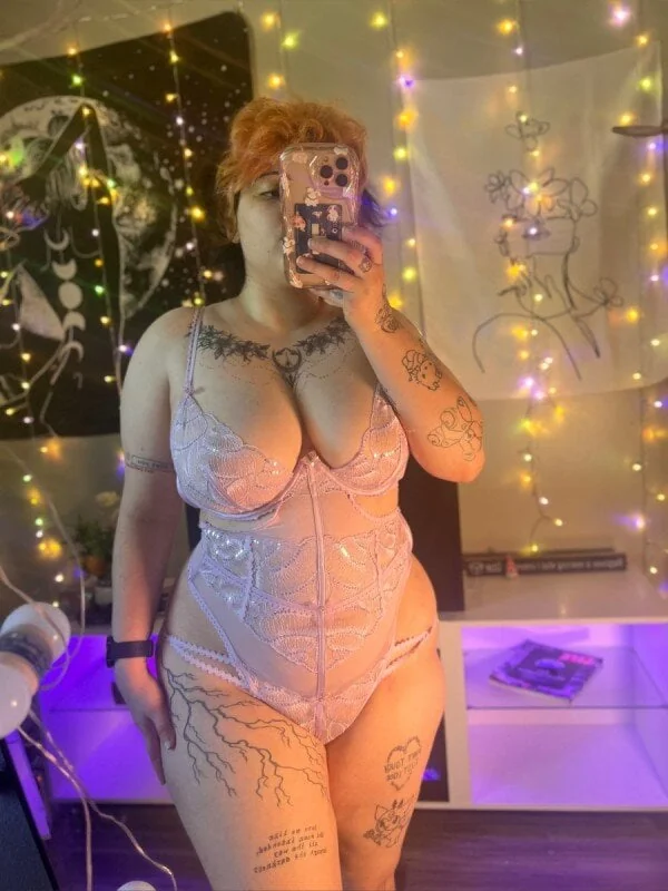 Maniacakes OnlyFans creator with exclusive solo content.