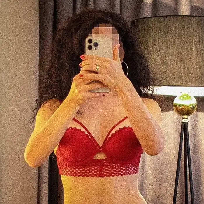 Ceydarella OnlyFans creator with engaging personality