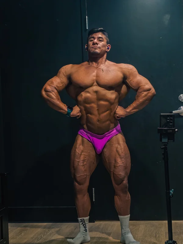 Muscled Latino OnlyFans creator showcasing strength.