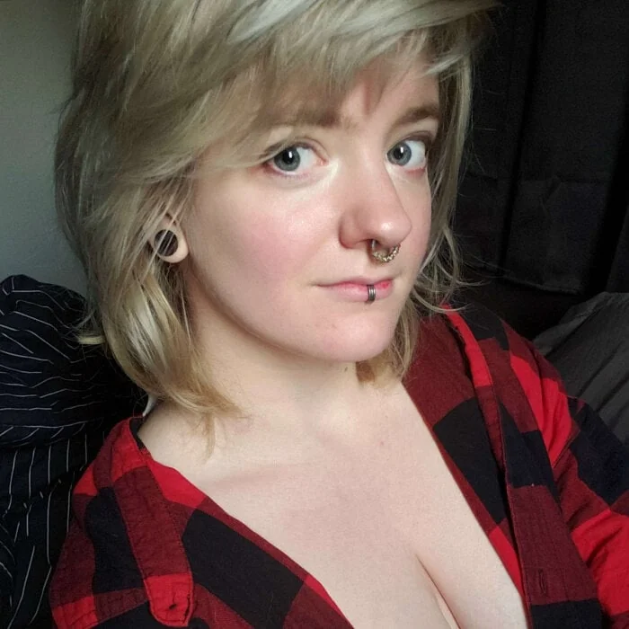 Charlie on OnlyFans showcasing her kink-friendly content.