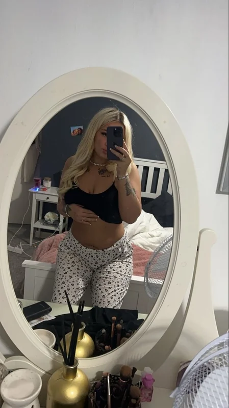 Charlotte OnlyFans blonde tattooed creator