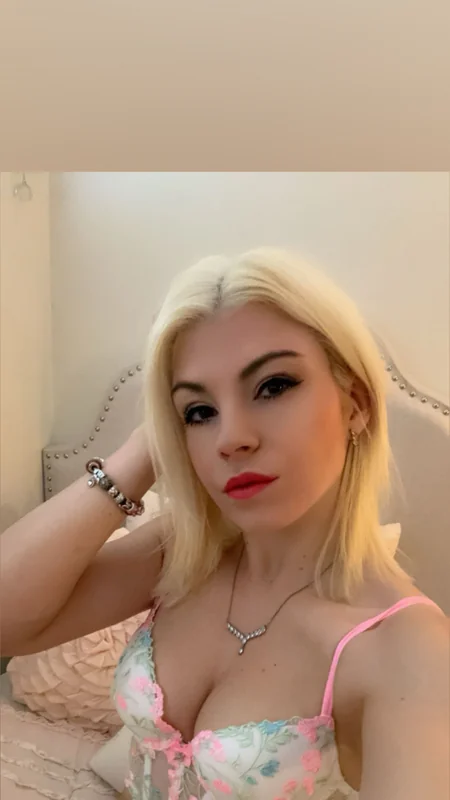 Chloe Almond OnlyFans Barbie Girl Next Door