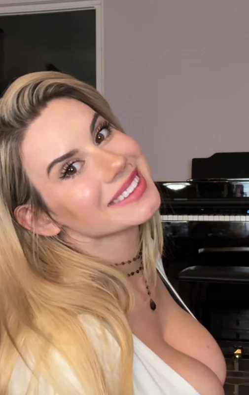 Chloe Lamb OnlyFans profile picture - Busty creator