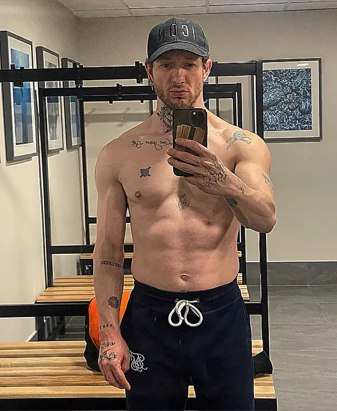 Chrisz26xxx OnlyFans creator with exclusive content
