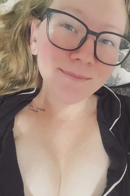 Chry OnlyFans creator with glasses
