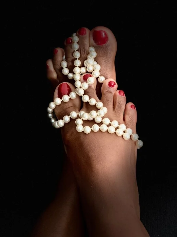 Cleo ๐ฆถ๐ฝ OnlyFans creator with stunning feet photos
