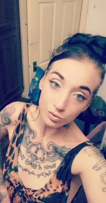 Cliostephens OnlyFans dark haired tattooed alternative