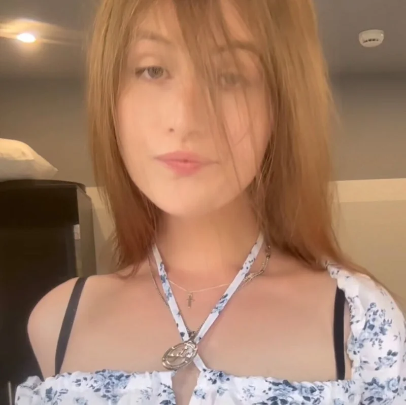 evie OnlyFans trans girl with big butt