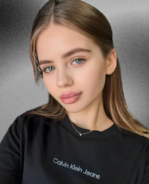 Eva's OnlyFans Brunette Creator