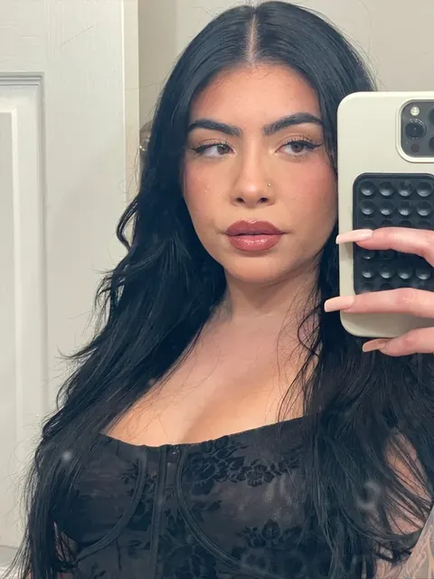Aakari OnlyFans free page with real content