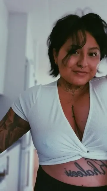Abbyroadz OnlyFans creator with natural curves