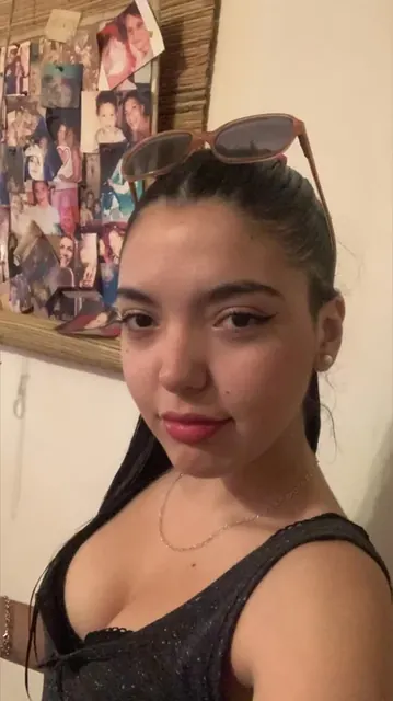 Abril OnlyFans creator showcasing exclusive content.
