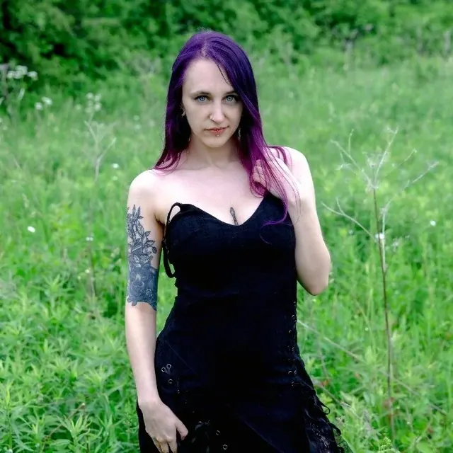 Abysmalsirenvip OnlyFans artistic model