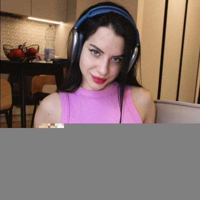 Meri ONLINE NOW OnlyFans pert girl next door