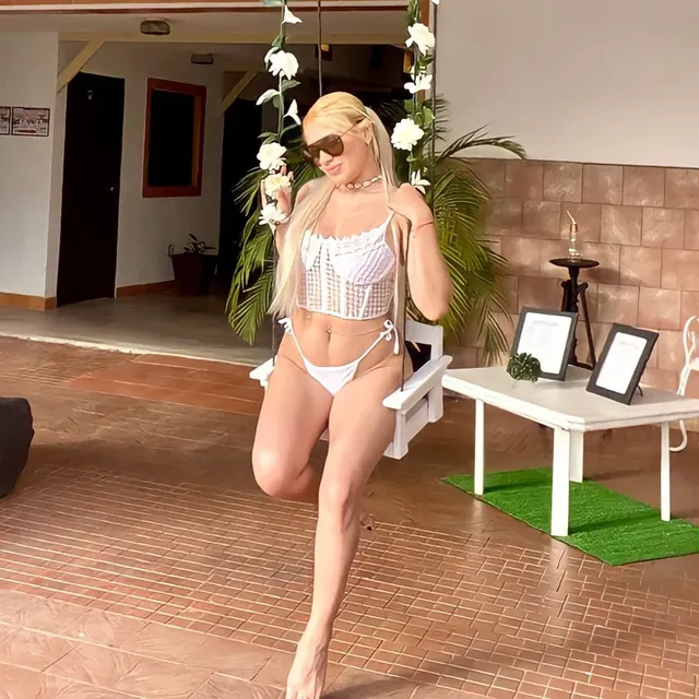 Ad OnlyFans creator with a soft aesthetic