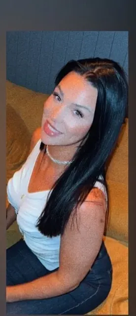 Agnes OnlyFans creator with cozy photos