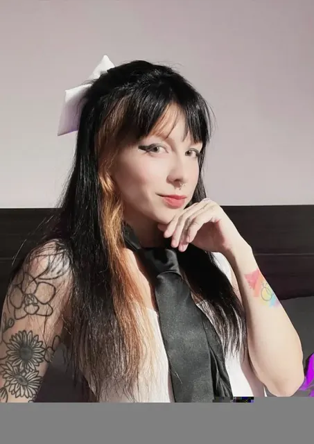 Akalli OnlyFans emo e-girl model