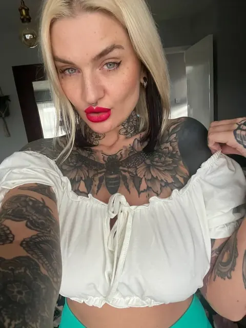 AlabamaX OnlyFans blonde tattooed creator