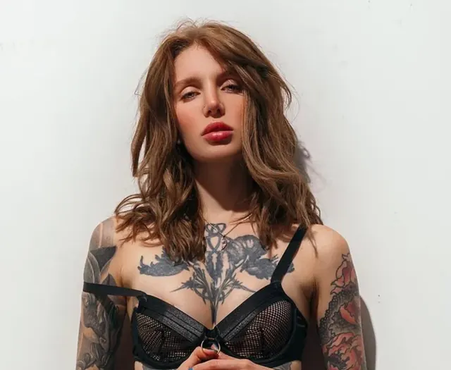 Alena_German OnlyFans tattooed creator