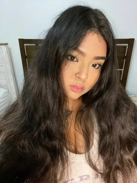 Alexandrathickumss OnlyFans creator with exclusive content