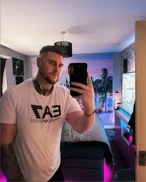 Alex on OnlyFans chill lifestyle