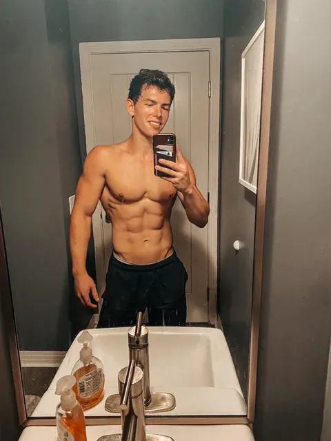 Alexshreds OnlyFans creator with exclusive content