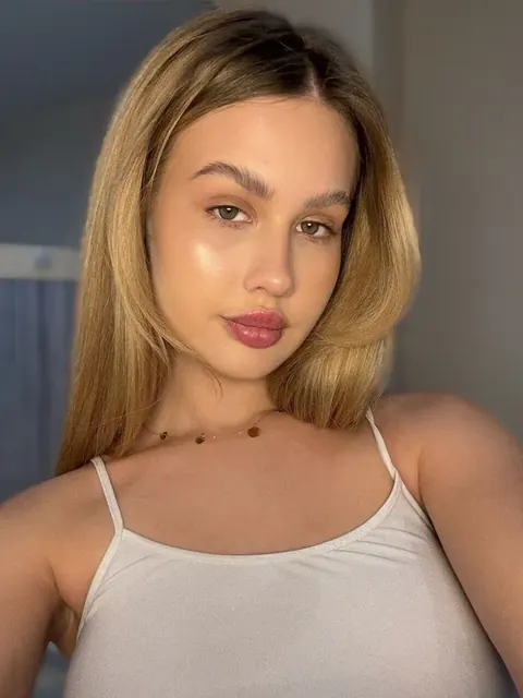 alinaloveeeee OnlyFans profile photo