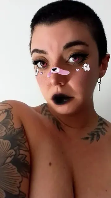 Altlilbaddie OnlyFans creative and fun personality